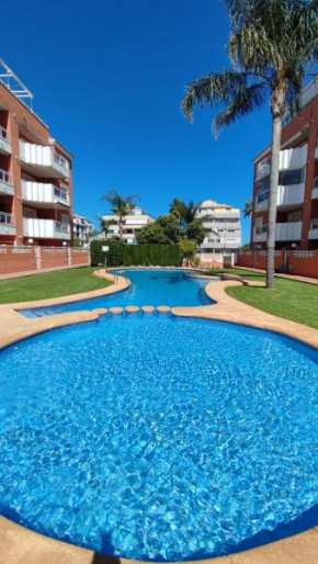 Apartamento planta baja con piscina